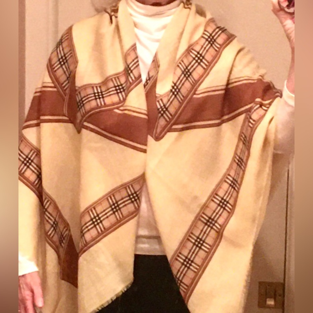 Authentic Burberry Wrap Oversized Light Wt. Wool 53x51.5in/135x130cm NEVER WORN